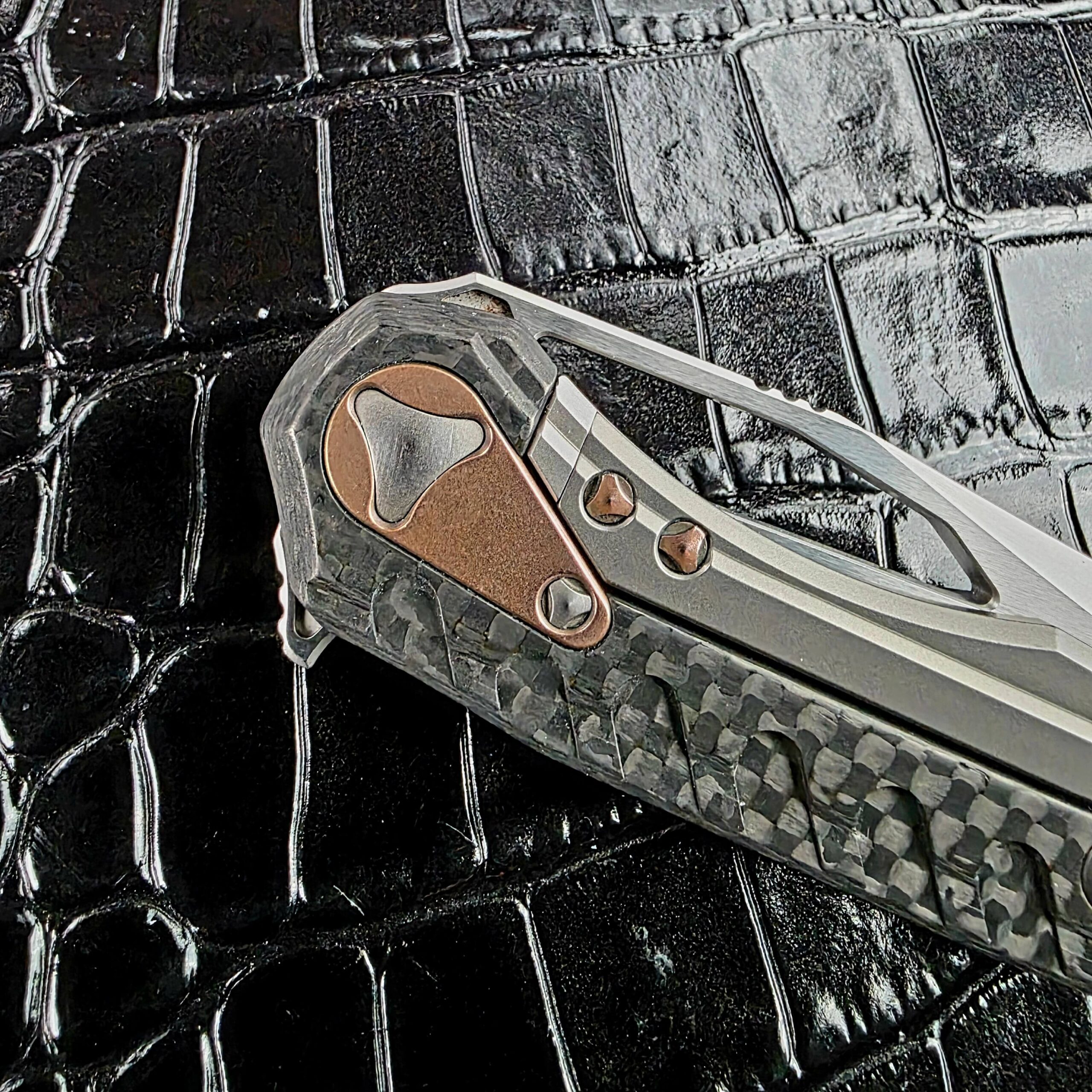 Titanium sub-frame lockbar inset into the carbon fiber frame of the Marfione Custom Sigil