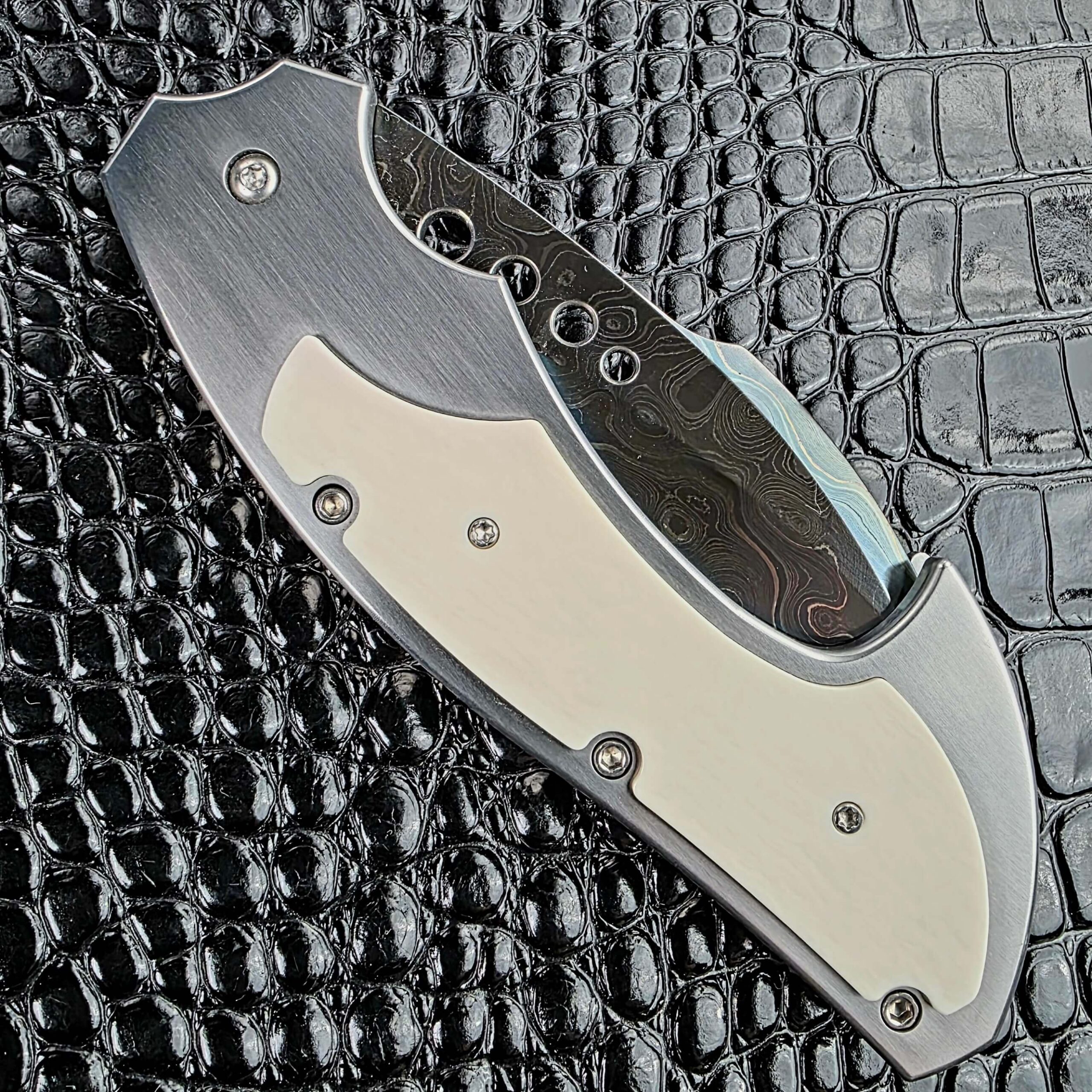 Reese Weiland Large Rastor closed on the reverse side with mammoth tusk scale