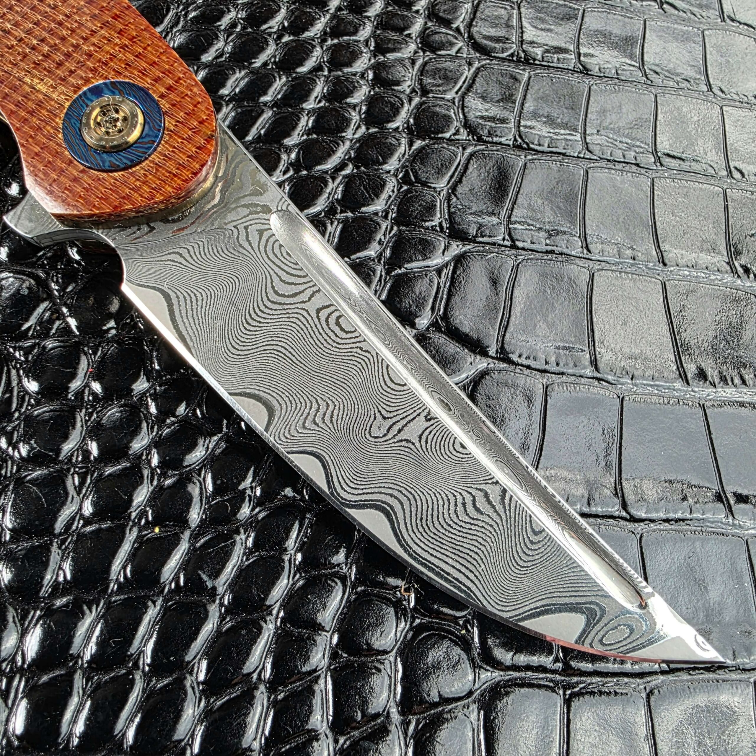 San mai blade profile on the Andriy Mozil Model 23-26, Elmax core in a stainless Damascus jacket