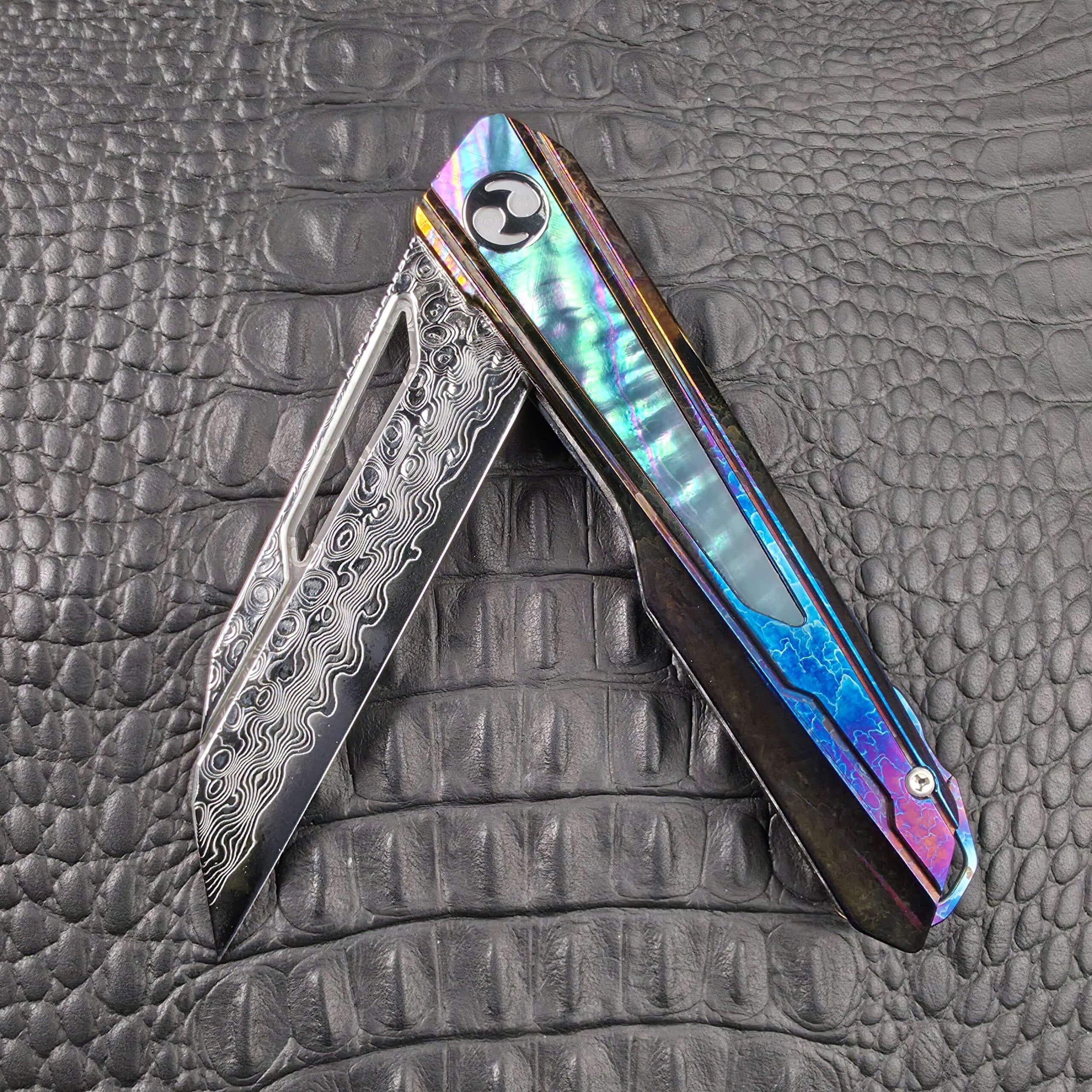 Dew Hara Kabuki with the Damascus blade half open, show side