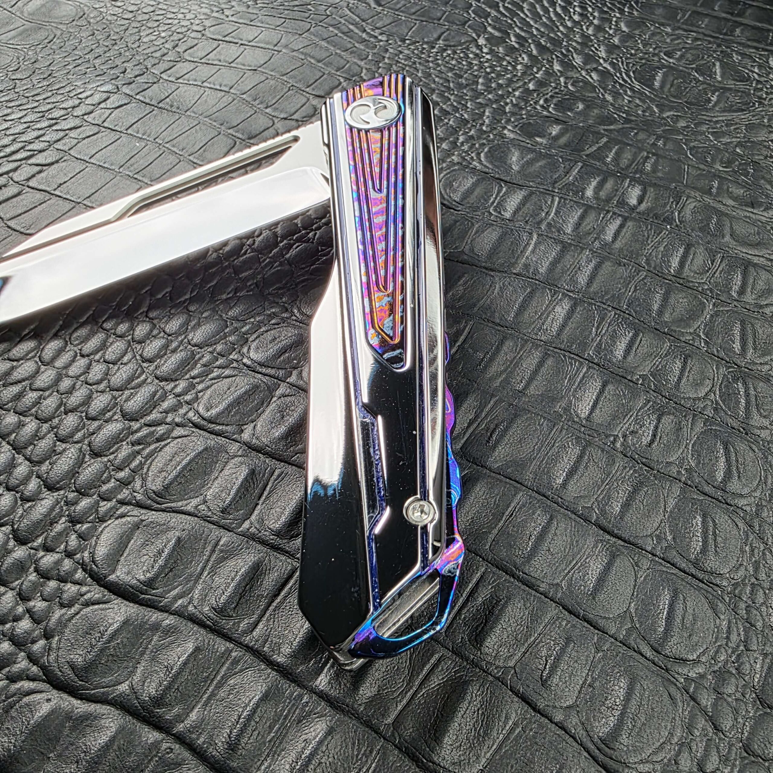 Polished Titanium handle of the Dew Hara Kabuki with its Zircuti inlay