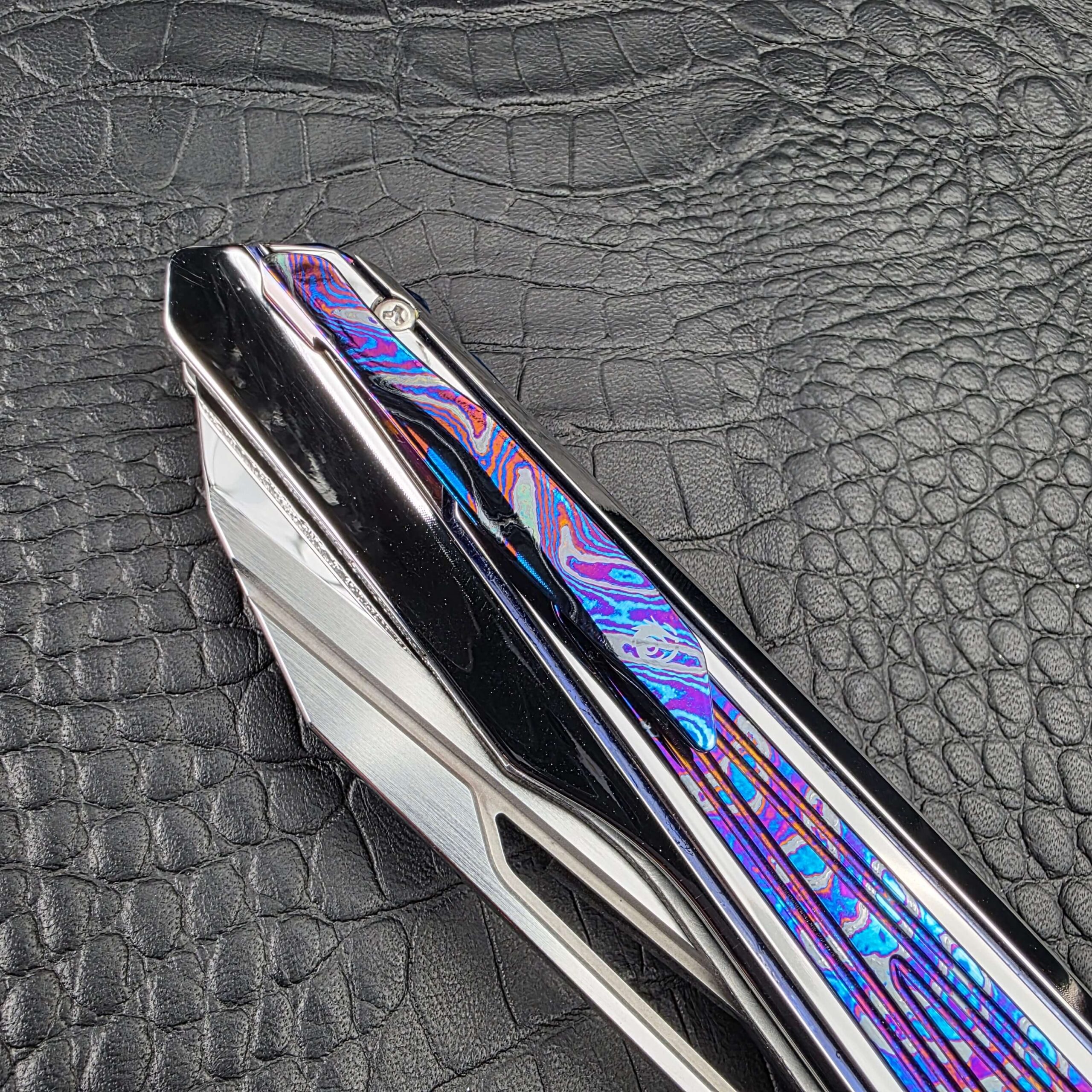 Zircuti pocket clip and butt of the Dew Hara Kabuki, clip side