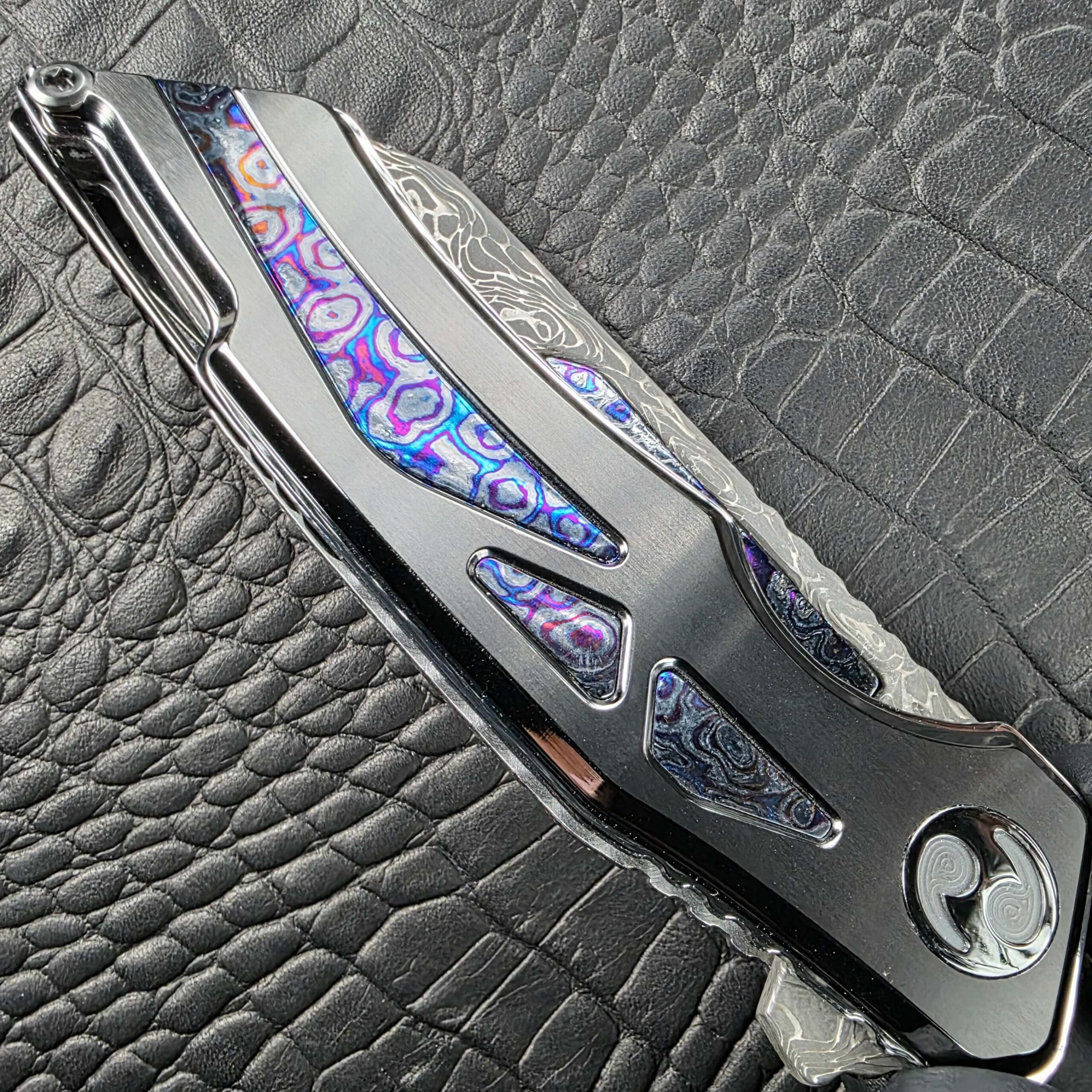 Macro of the Zircuti window inlays in the DLC Titanium frame of the Dew Hara Seismic Damascus Ray