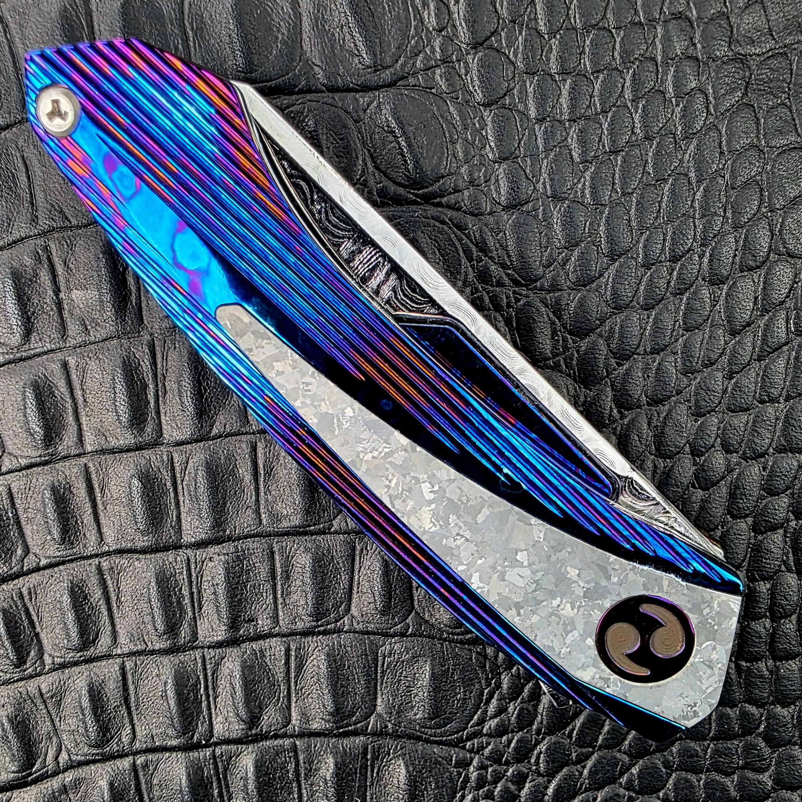Grooved Timascus frame and Crystallized Titanium panel on the closed Dew Hara Sharktooth Damascus METEOR, show side