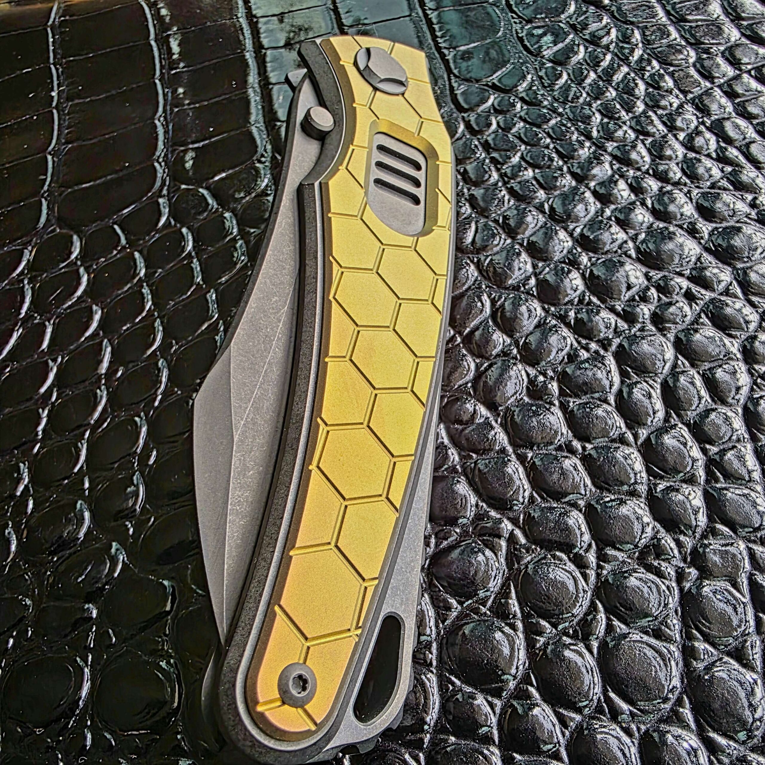 Vertical view of the closed Hawk Talon Auto showing the lanyard hole and the recessed thumb slide