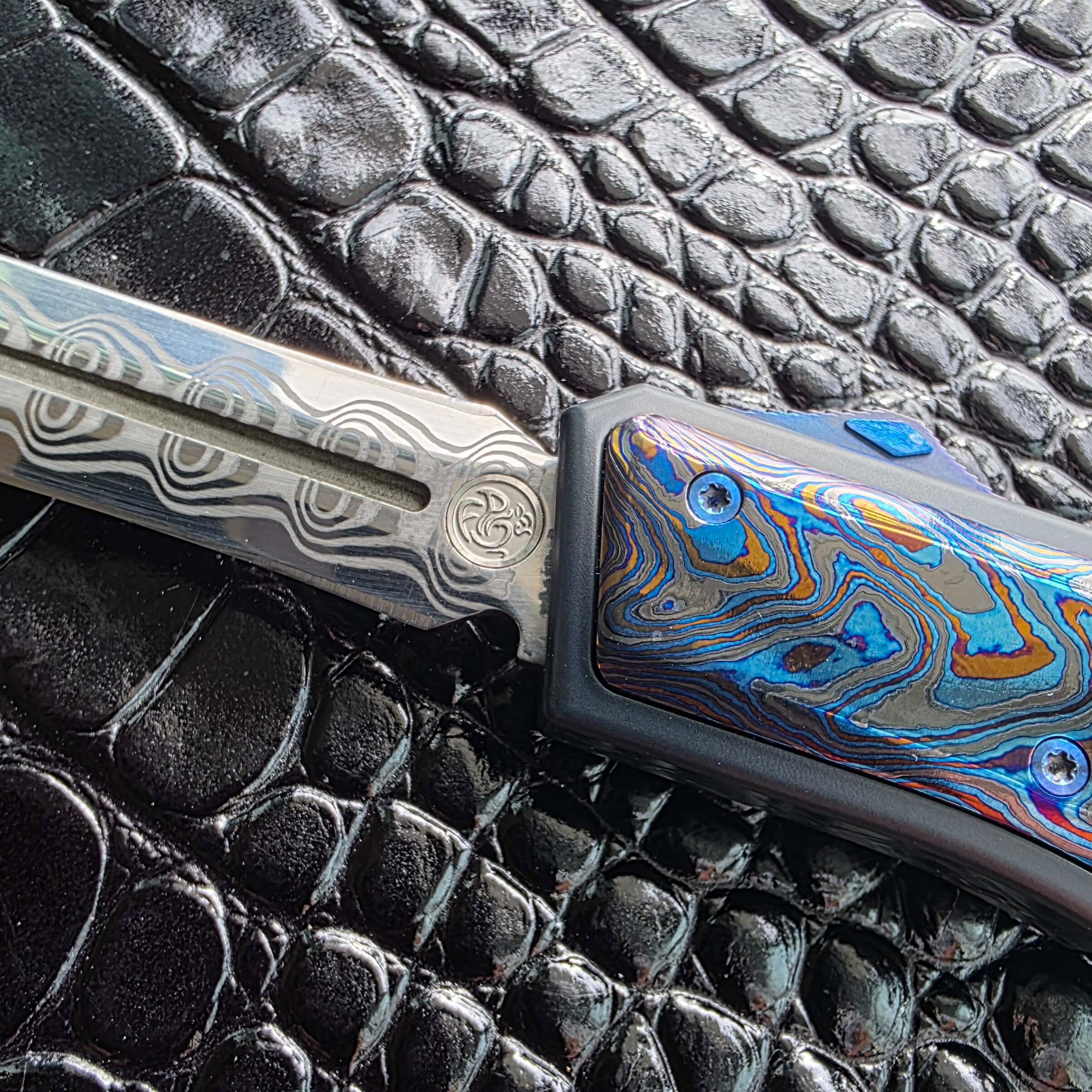 Round Patrick Famin maker’s mark struck at the ricasso of the GOTF Mini, beside the Black Timascus bolster