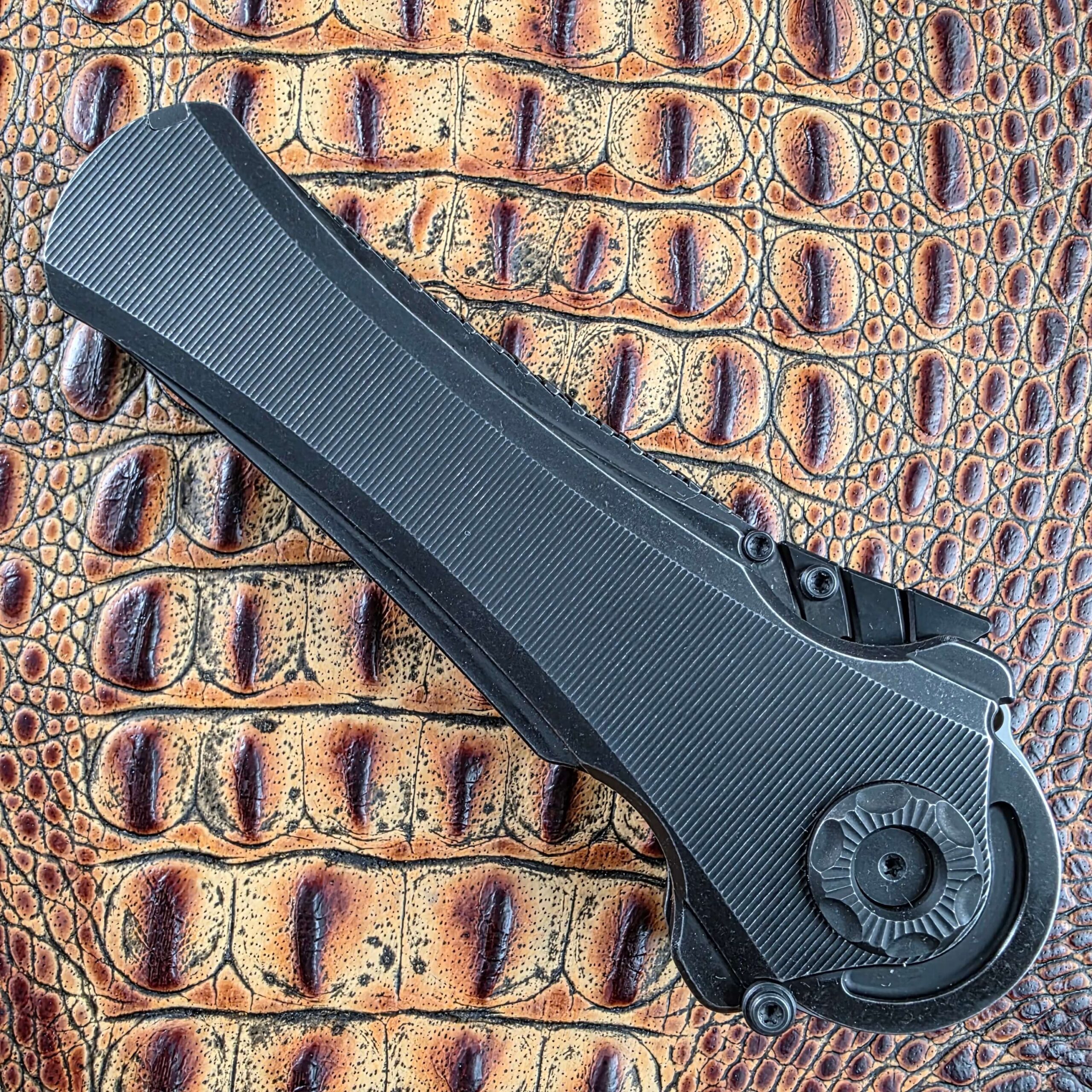 Poikilo Blade AL-Khem closed, reverse side, full length on titanium