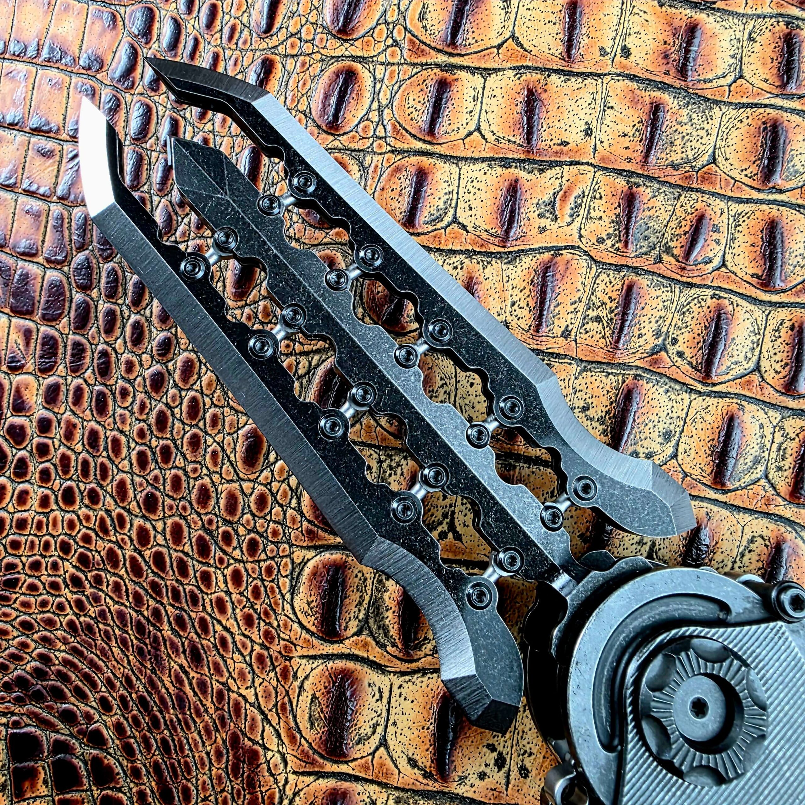 Macro of the Poikilo Blade AL-Khem expanded blade showing the pantograph linkage between the three sections